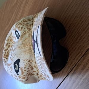 Leapord hat with glasses